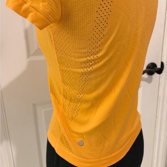 Lululemon Swiftly Tech Orange Short Sleeve Top Size 2 - Picture 3 of 5